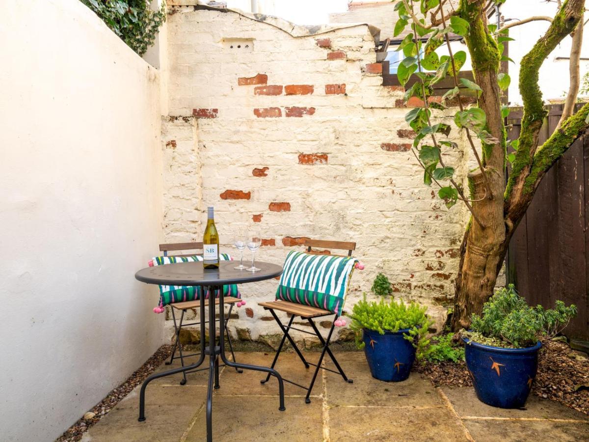 Quarry Courtyard Garden Pass The Keys * Cirencester
