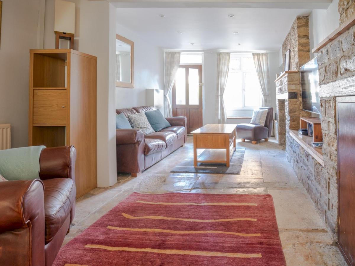 Quarry Courtyard Garden Pass The Keys Holiday home Cirencester