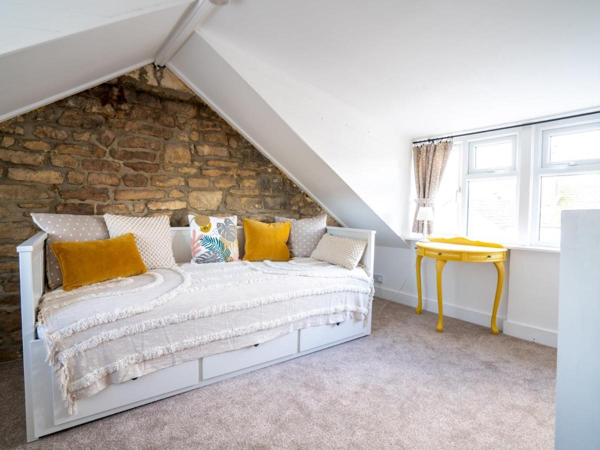 Quarry Courtyard Garden Pass The Keys Holiday home Cirencester