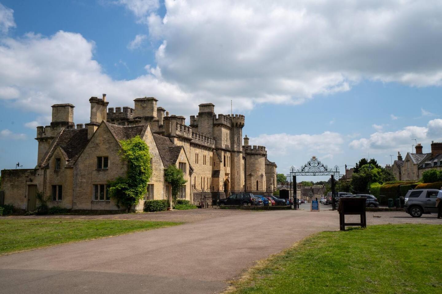 Quarry Courtyard Garden Pass The Keys Cirencester